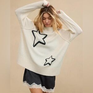 Aerie unREAL Oversized Black and Cream Crew Neck with Star Print Size Medium